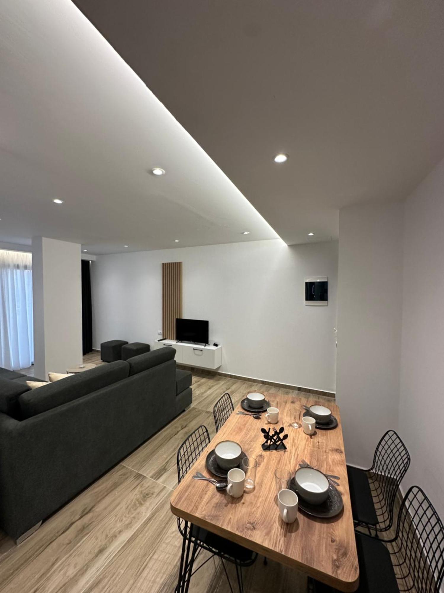 Io'S Apartments Sarande Exterior photo