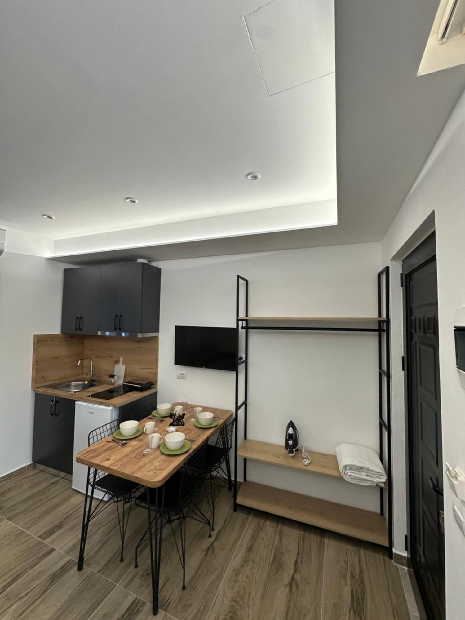 Io'S Apartments Sarande Exterior photo