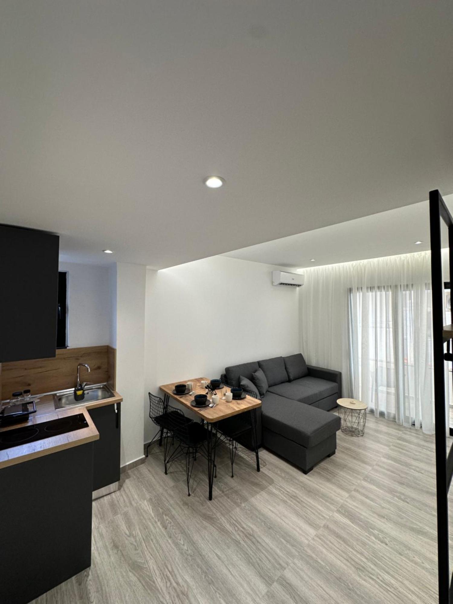 Io'S Apartments Sarande Exterior photo